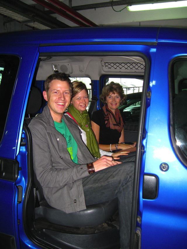alex-and-tim-arrive-03.jpg