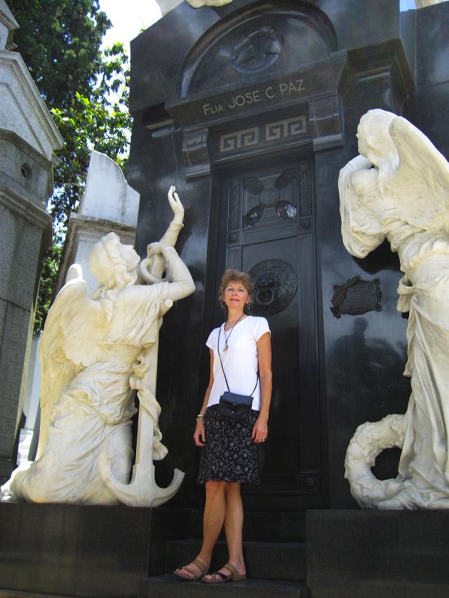 recoleta-cemetery-2.jpg