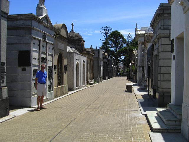 recoleta-cemetery-3.jpg