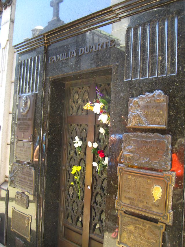 recoleta-cemetery-eva-peron.jpg