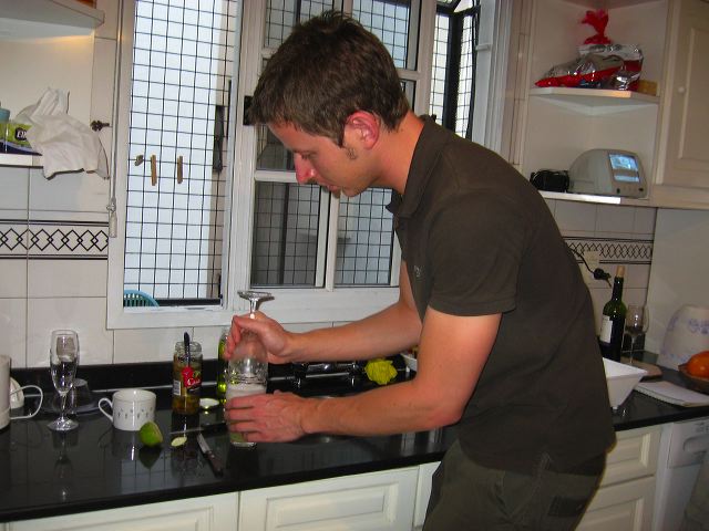 tim_making_piscos_01.jpg