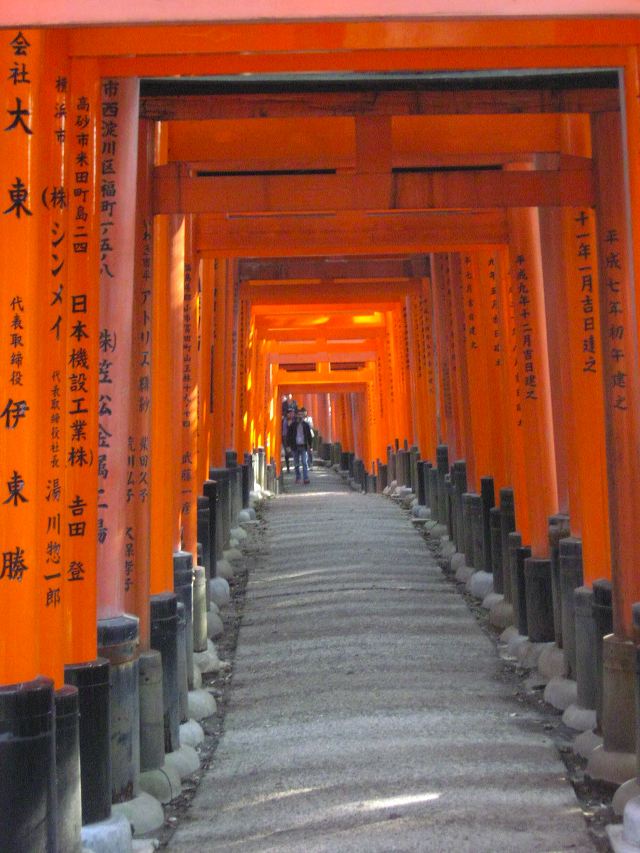 fushimi_inari_gates_06.jpg